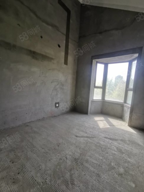 红墅小院里5室2厅2卫203㎡南北81万