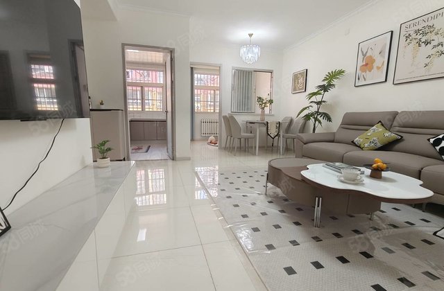 香江 好房 50多万 万达广场南 三院附近 精装三室 ！