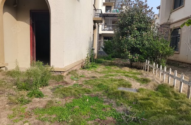 140万绿地城叠拼别墅 花园200平 送双露台 看房随时