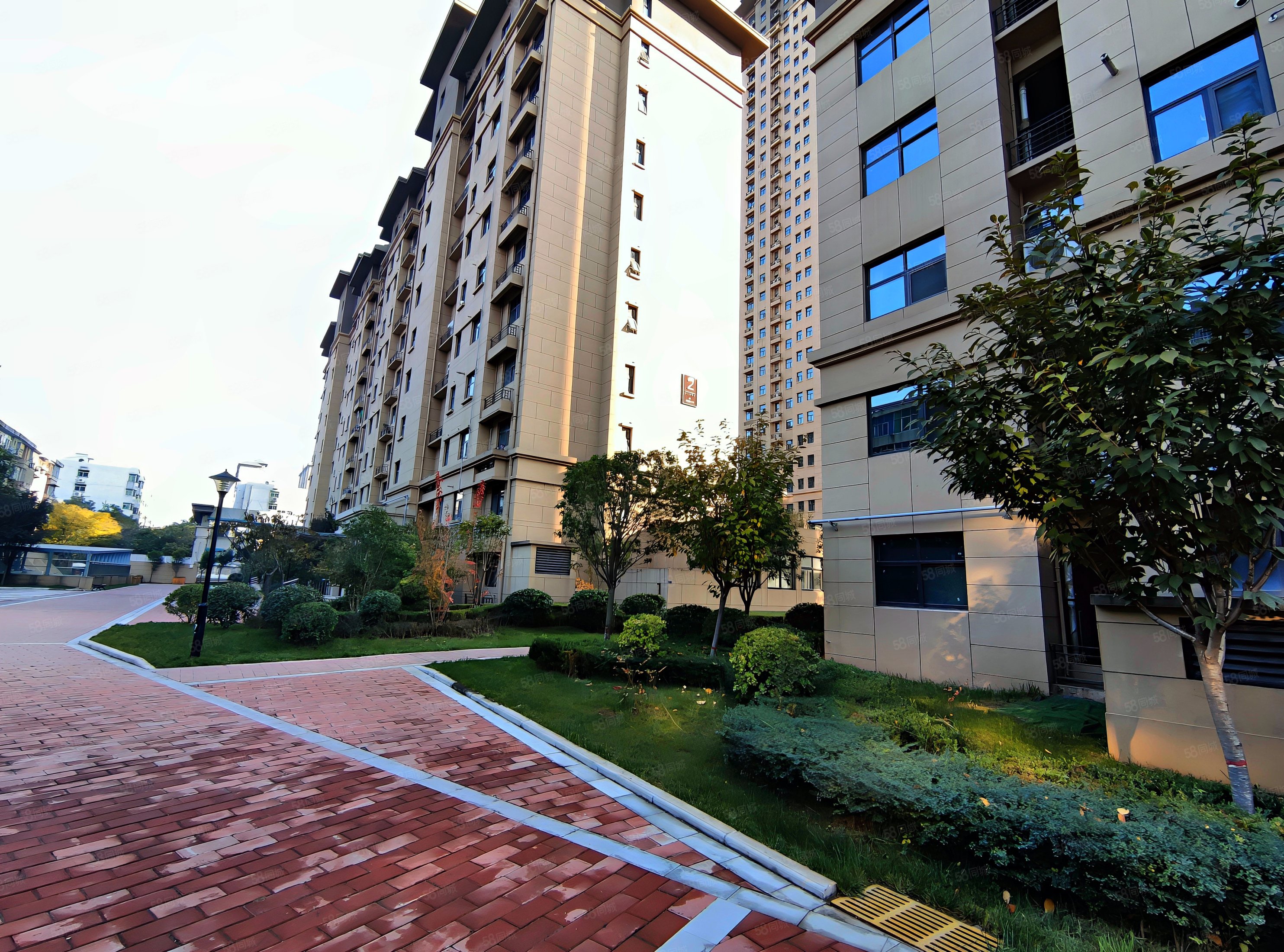 正规商品房 满二 次新小区 有电梯 商业配套成熟,馥桂园铂峰-西安58