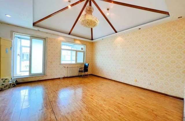 城市主人 联排别墅 精装带车位 底上三层