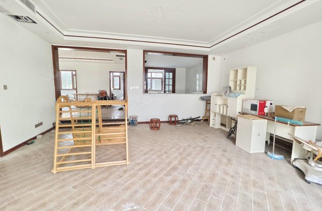 开发区 怡苑村 双拼别墅 带院子 停车方便 上下2层诚心出售