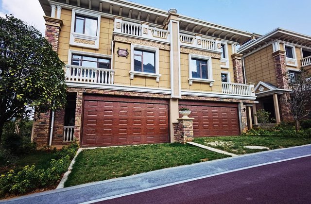 东泰花园叠加别墅 578万 355平 170平花园 法拍房