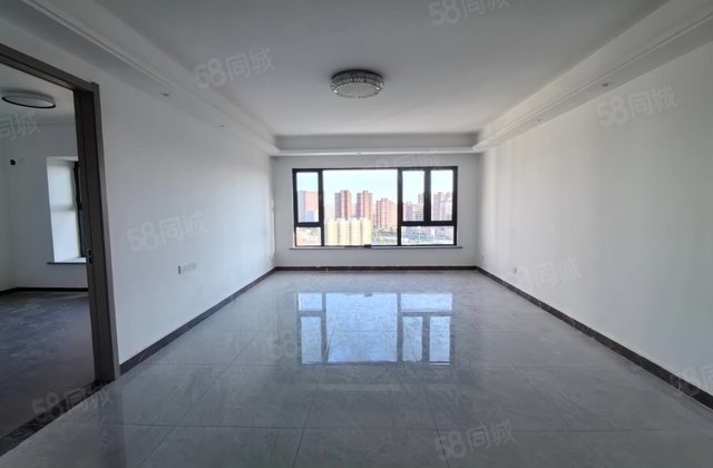 炜业名都4室2厅177㎡125万二手房图片