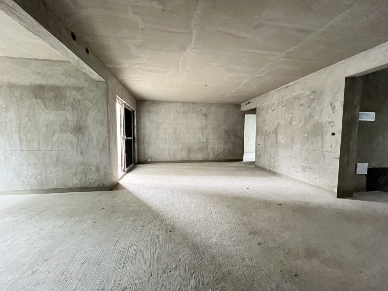 国瑞麓林府4室2厅3卫145㎡南北125万