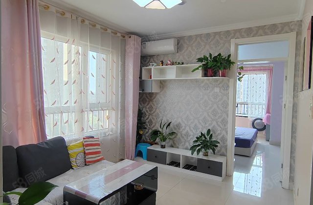 星美精装两室出售，东边户好楼层，南北通透，电梯房.