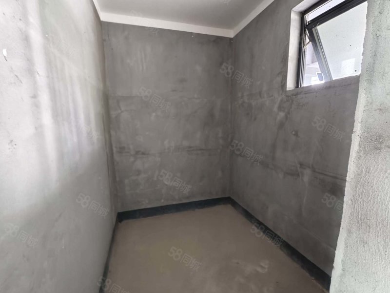 玖璋院3室2厅2卫135㎡南北105万