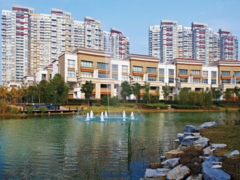 买叠加的看过来,叠加北邻湖送阁楼,精装带品牌家电,真实急卖