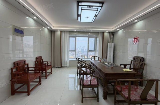 市政府东昌总校，小高电梯房，豪华精装婚房未住东边户，停车方便