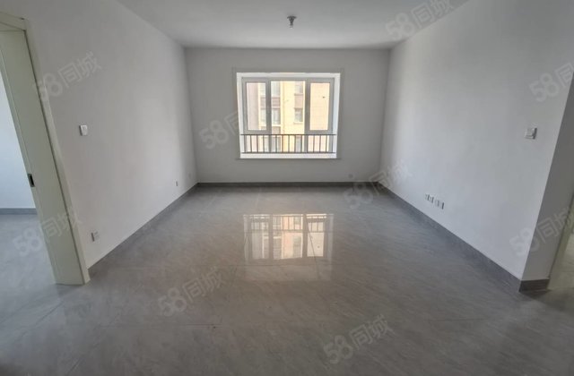 单价6千纯新房未住万达附近精装三室东边户好楼层随时看房有钥匙