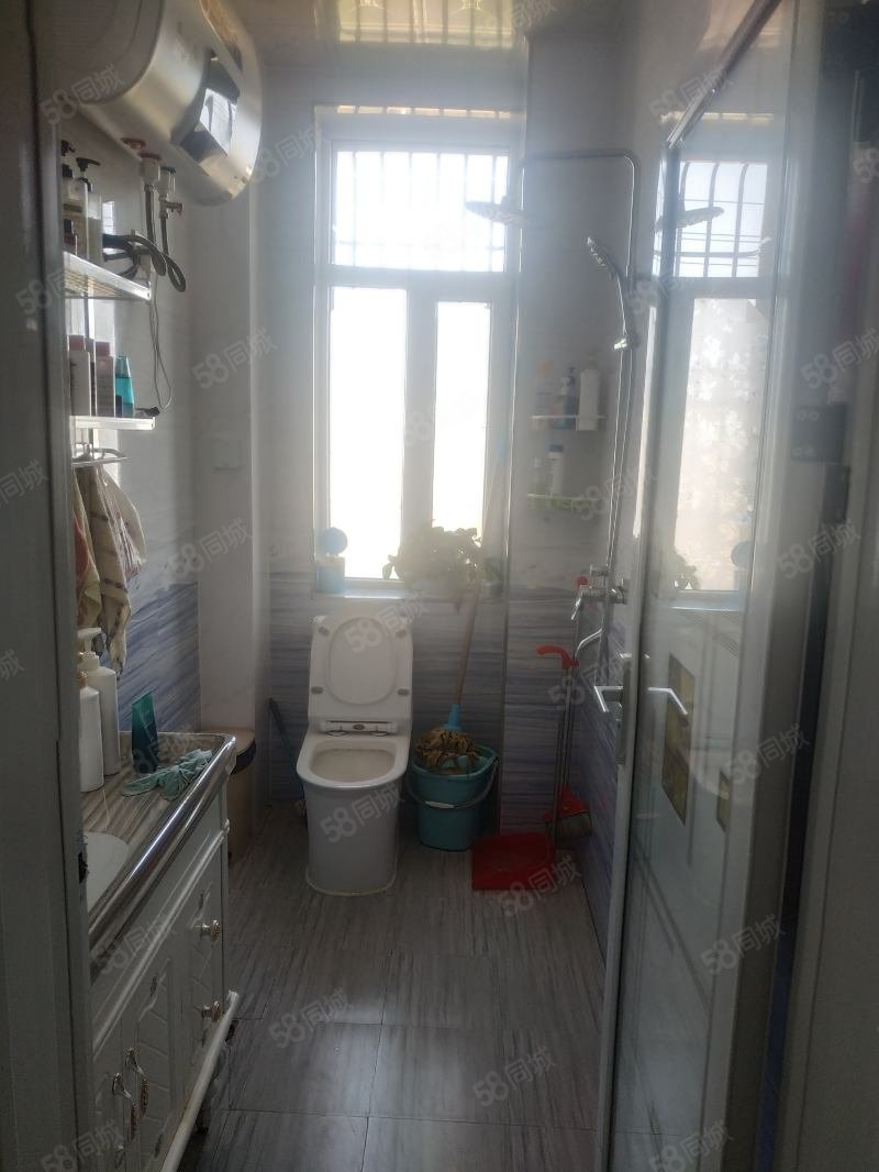 东方瑞景3室2厅1卫115.53㎡北48万