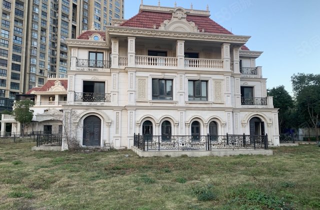 世茂御龙湾湖心岛(别墅)南北通透送车位带500平大花园