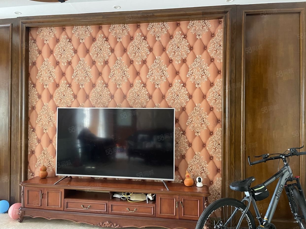 凤栖花园4室2厅2卫205㎡南北110万