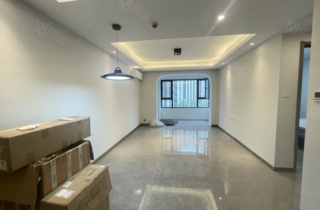 次新房 带车位精装修三居室 户型方正按揭