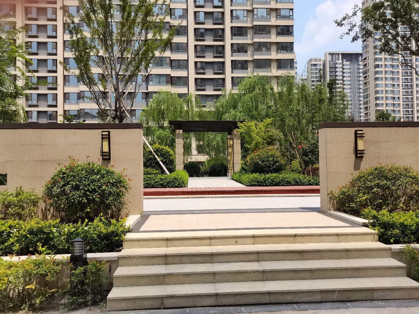 齐润花园4室2厅2卫213㎡南北470万