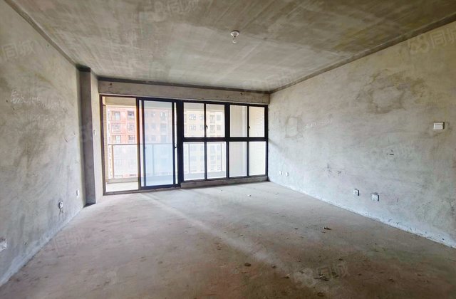 盛隆佳园4室2厅189.21㎡135万二手房图片