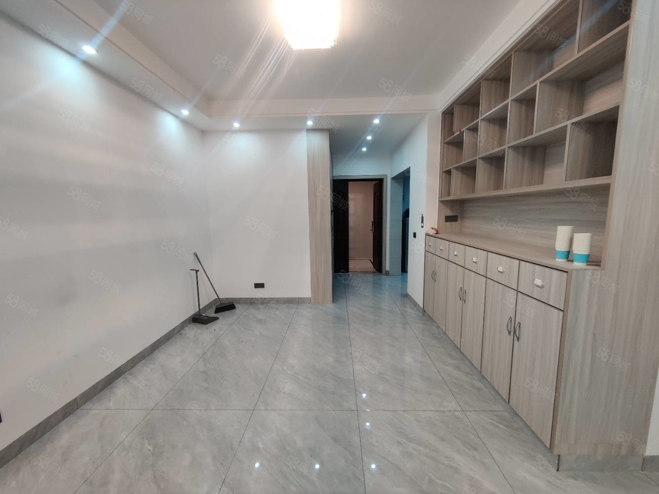 吾悦广场悦湖公馆3室2厅2卫118㎡南北84.8万