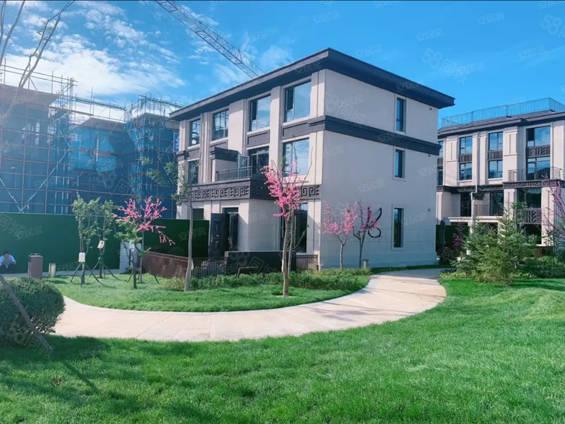 旅顺轻轨步行5分御河尚院 三层联排别墅送车位和小院实得二百平