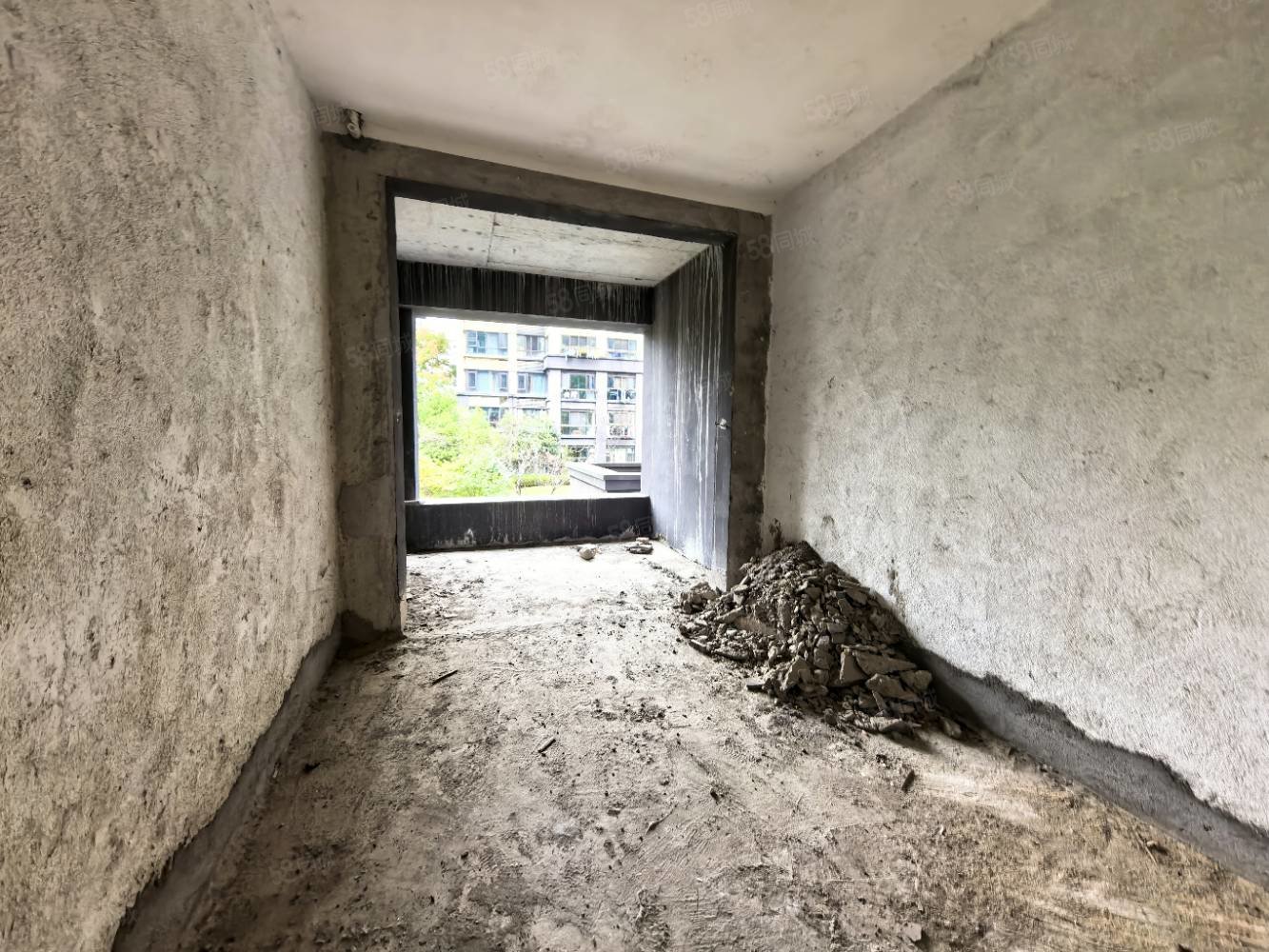 港中旅公元7室3厅2卫300㎡南北175万