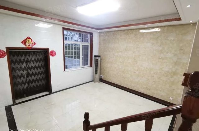 临湖别墅288一套城市主人三层的别墅精装修看房有钥匙