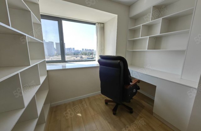 金凤龙庭 近医院 带电梯 满二 交通便捷 楼层好 南北通透