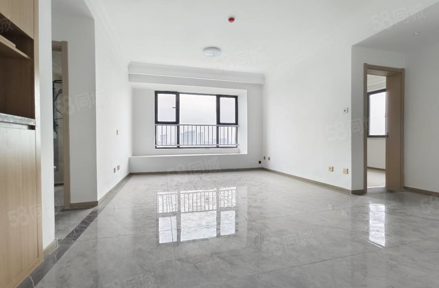 房东急售 送车位 储藏室的 诚心出 西边户 公摊小 保证真实