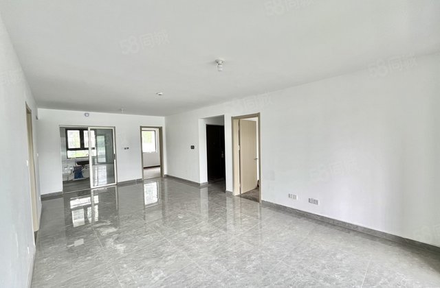 免大税免个税可更名！儒辰辰悦四叶草四室两厅！随时看房！