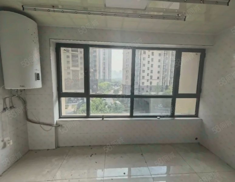 直隶新城文苑3室2厅2卫136㎡南北130万
