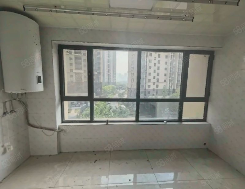 直隶新城文苑3室2厅2卫136㎡南北130万
