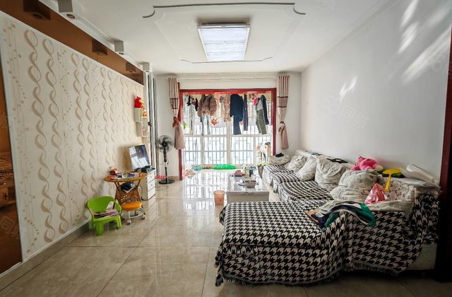 新东方龙湾！商品东门！三室朝阳！