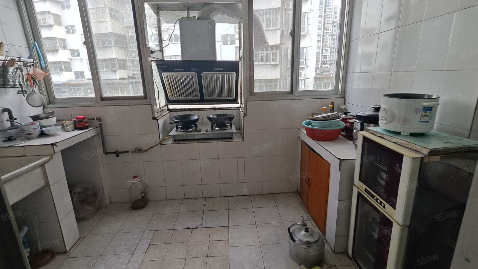 金凤苑3室2厅1卫97㎡南30万