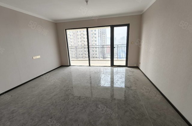 急售，七中，精装4居，双卫双阳台，云麓九里，中间楼层