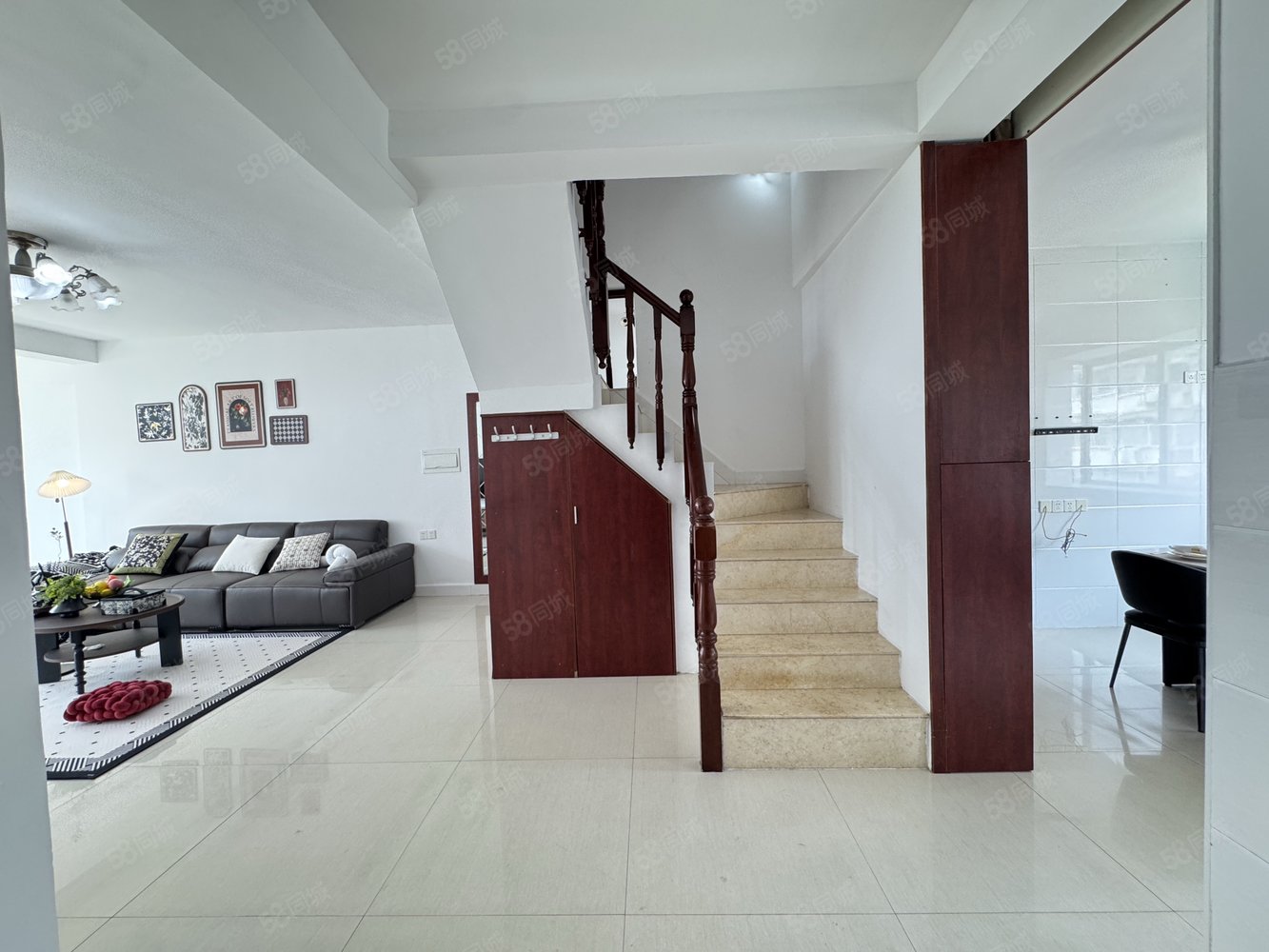 警苑6室2厅3卫160㎡南北79.8万