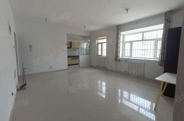 香江附近月亮湾A区电梯中间楼层 免大税  储藏室