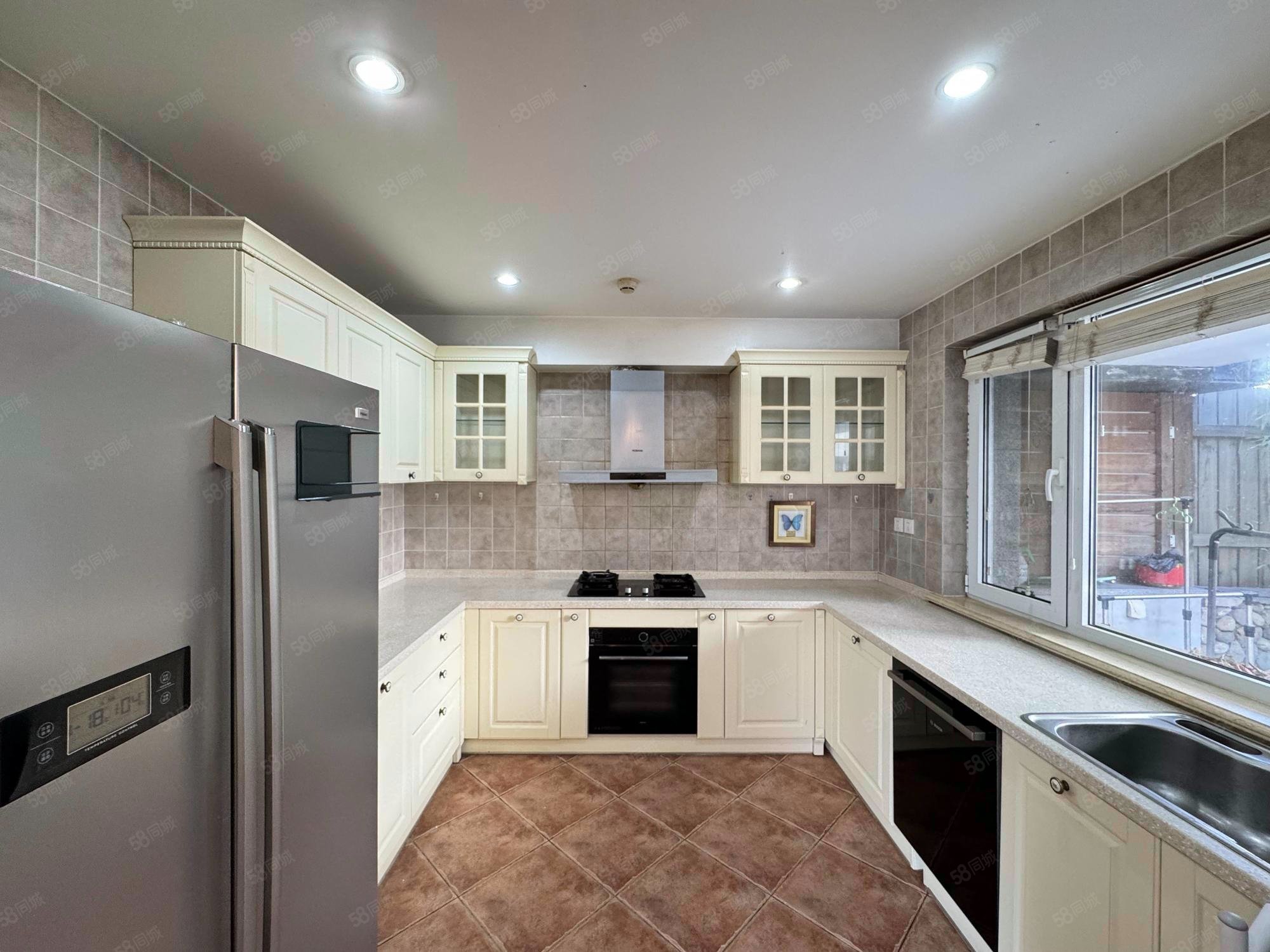 澳景園4室3廳5衛(wèi)365.66㎡南北1700萬(wàn)