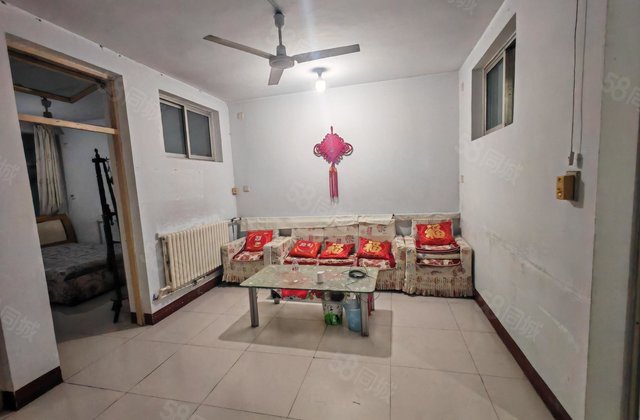 湖景房 在阳台上能看东昌湖的房子 采光好 三室两厅 南北通透