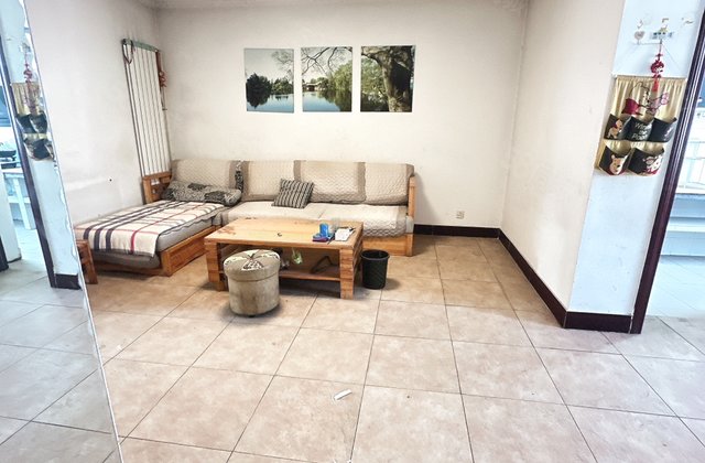 文轩 八中 学府花园 6加7 ，四居室 带车位