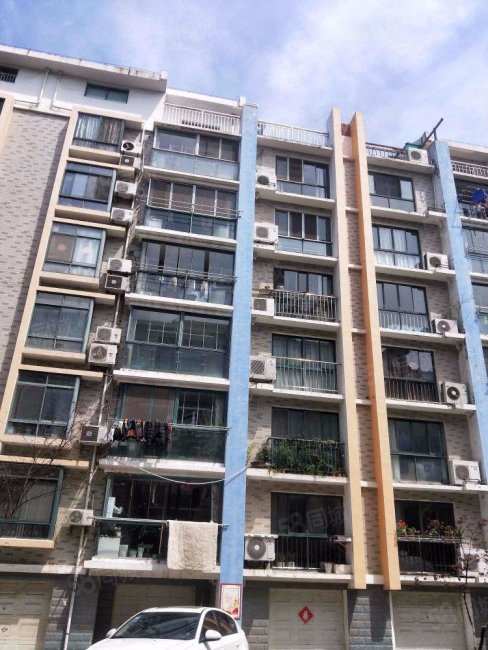 怡景花园 中楼层123平精装带车库102万出售