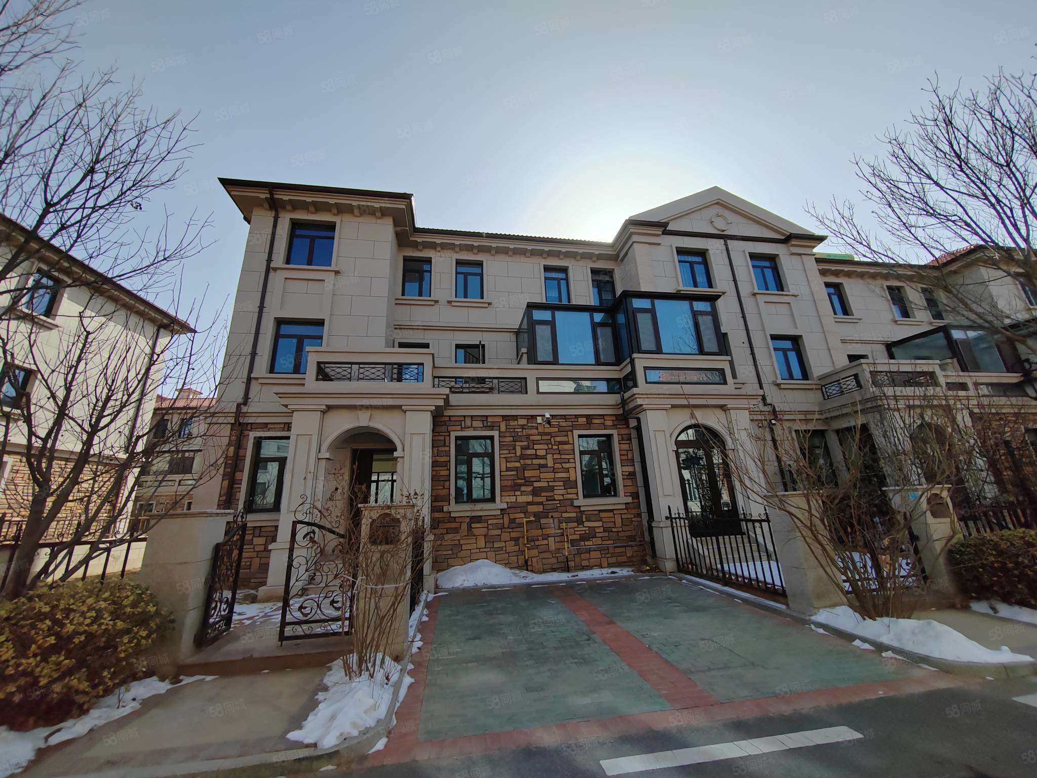 拉斐水岸(别墅)3室2厅4卫178㎡南北200万