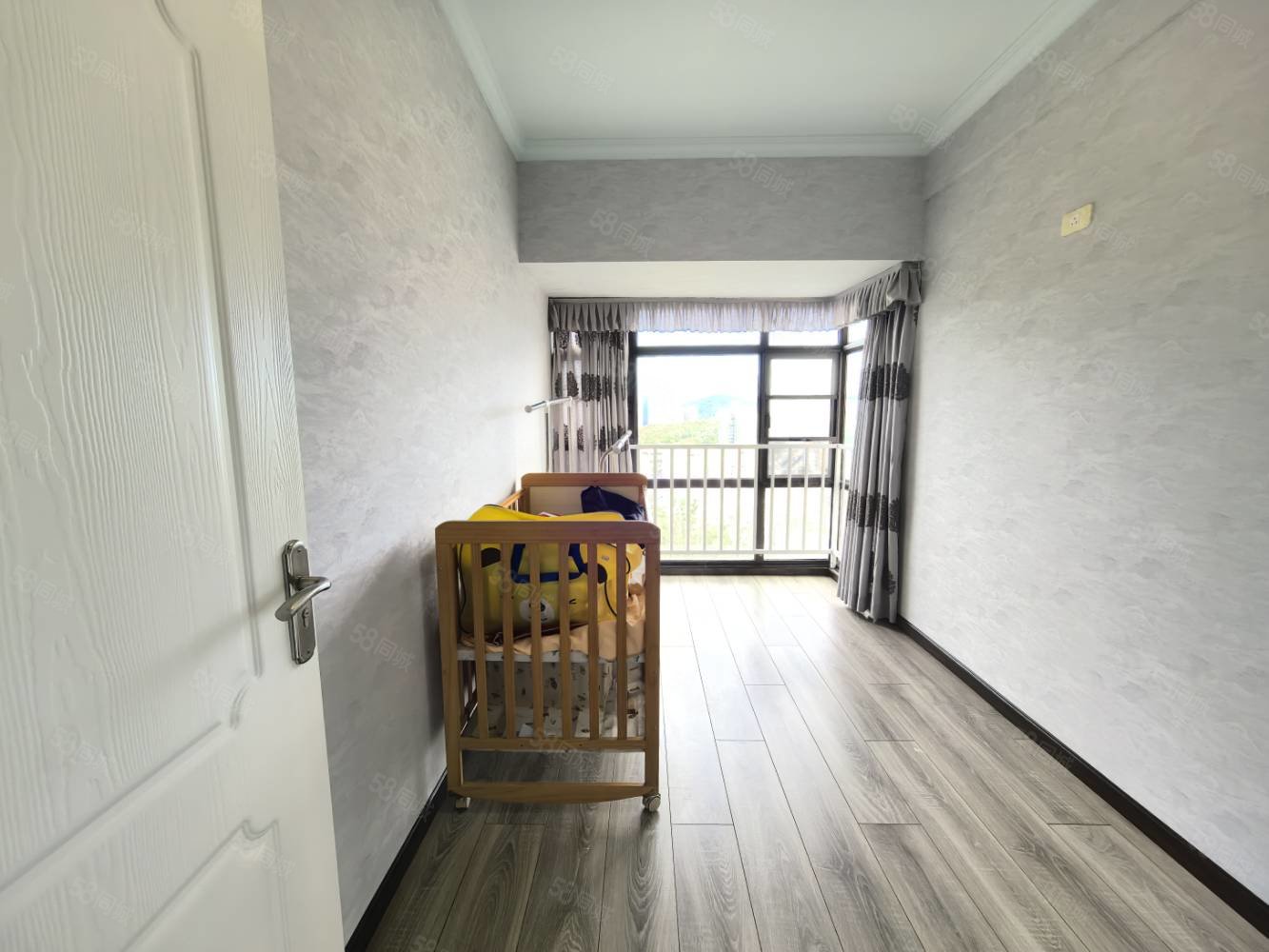 维多利亚3室2厅1卫110㎡南北69万