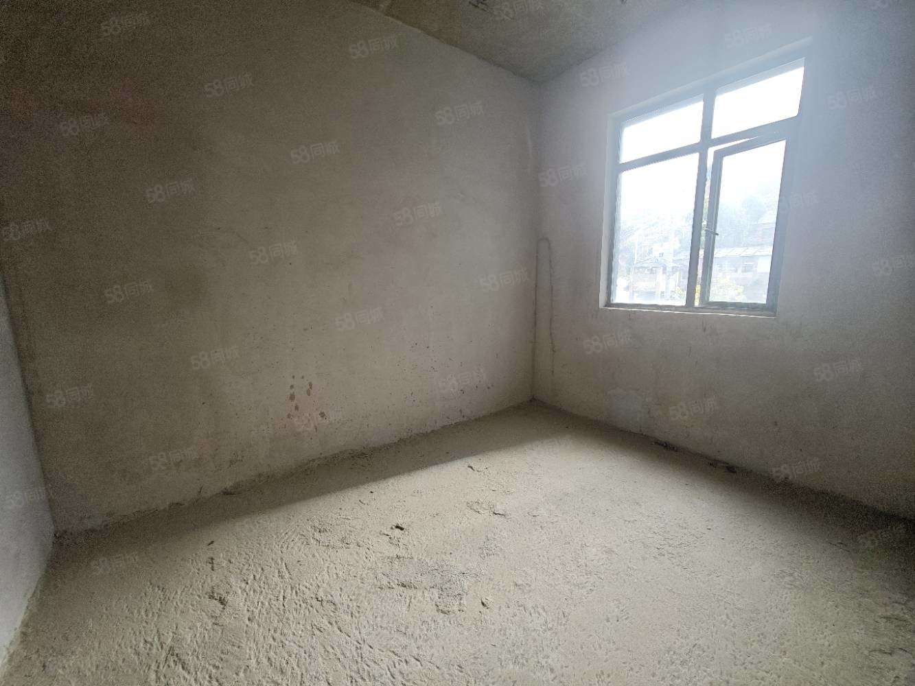 沁香园5室2厅2卫168㎡南北48.8万