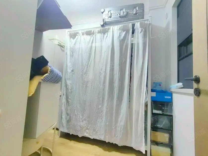 保利中交雲上3室2厅2卫78㎡南北200万