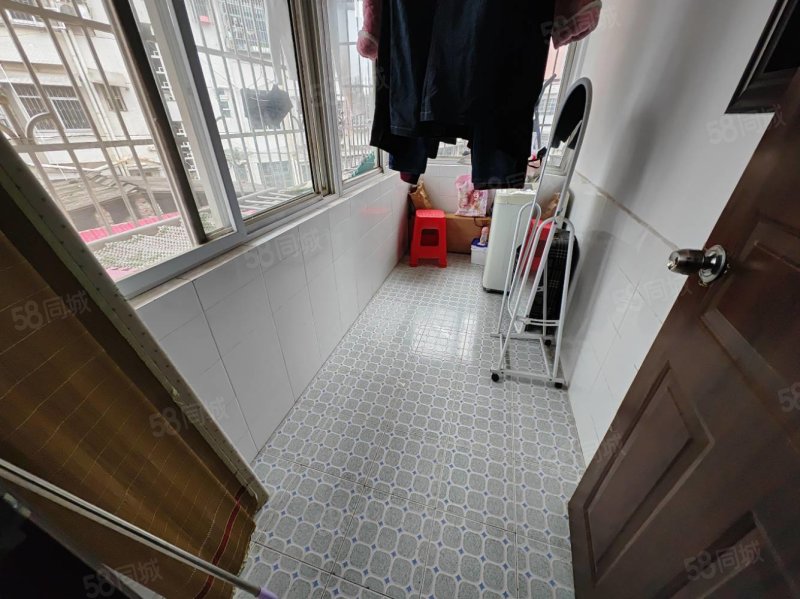 怡荷圆3室2厅2卫100㎡南北32.8万