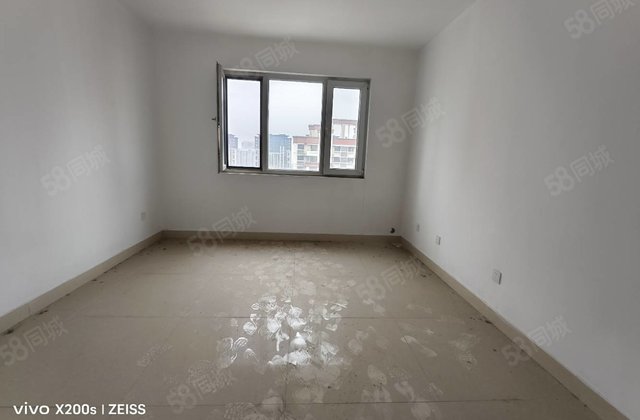 先锋翡翠湾 小区新 有电梯 精装修 高楼层视野好 南北通透