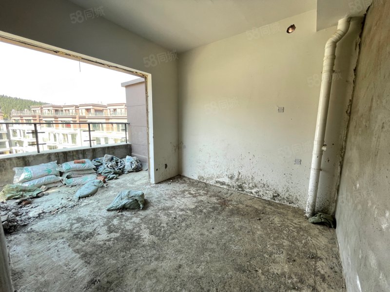 南山别墅上叠带3个露台花园低价急售随时看房