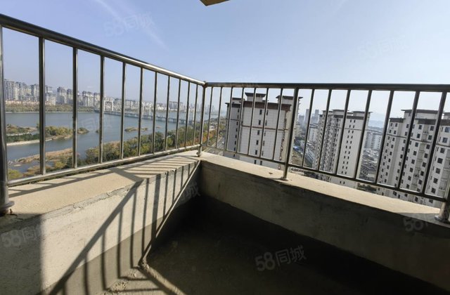 宏矗龙铂郡4室2厅143.24㎡58万二手房图片