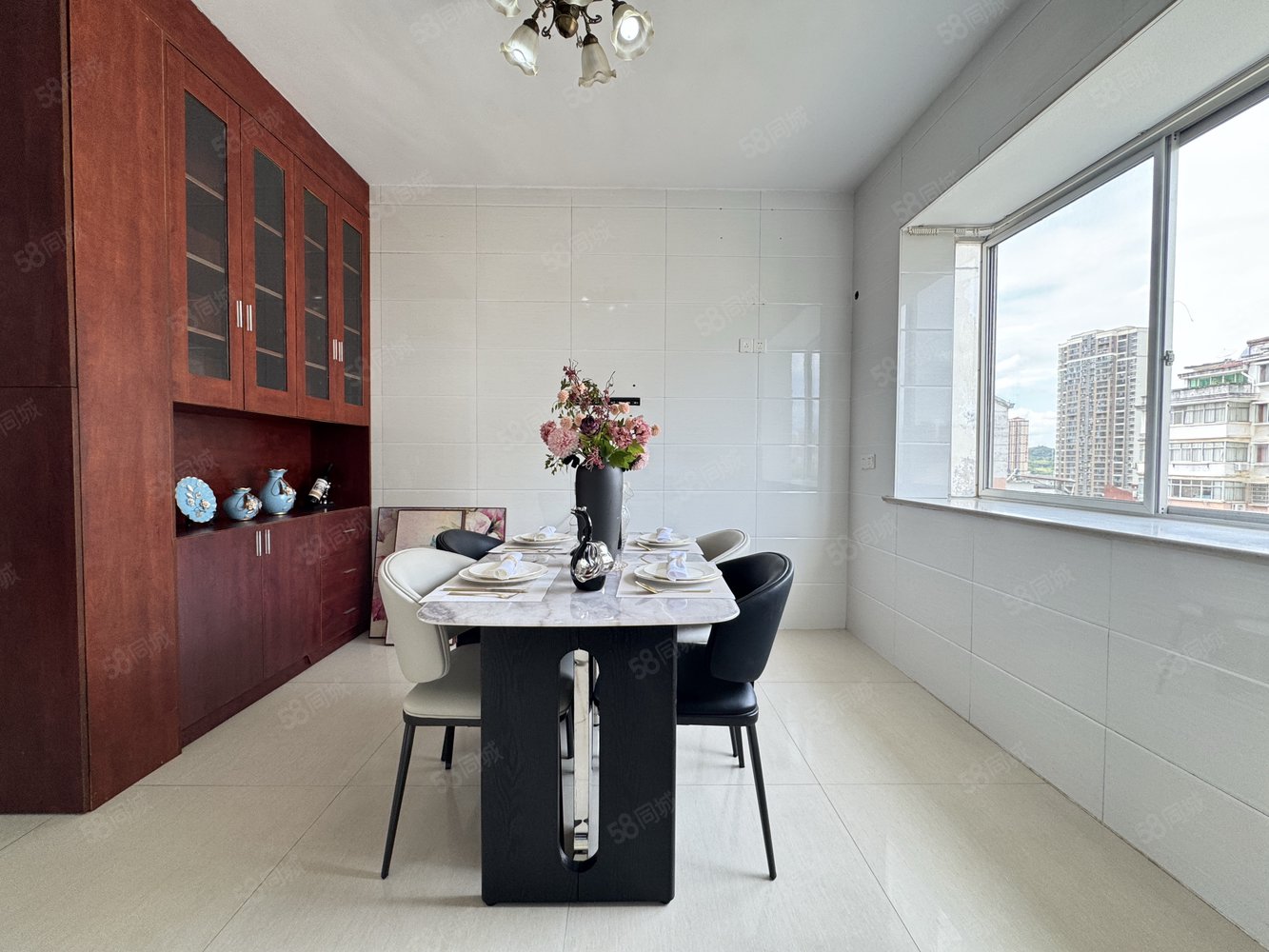 警苑6室2厅3卫160㎡南北79.8万