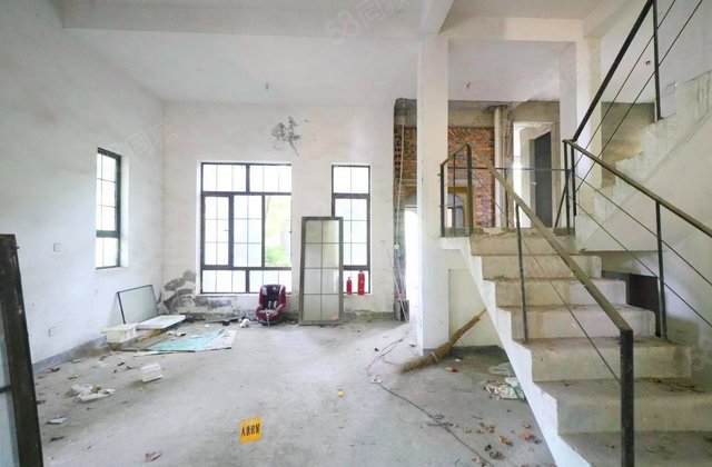 半山卫城5室2厅222㎡388万二手房图片