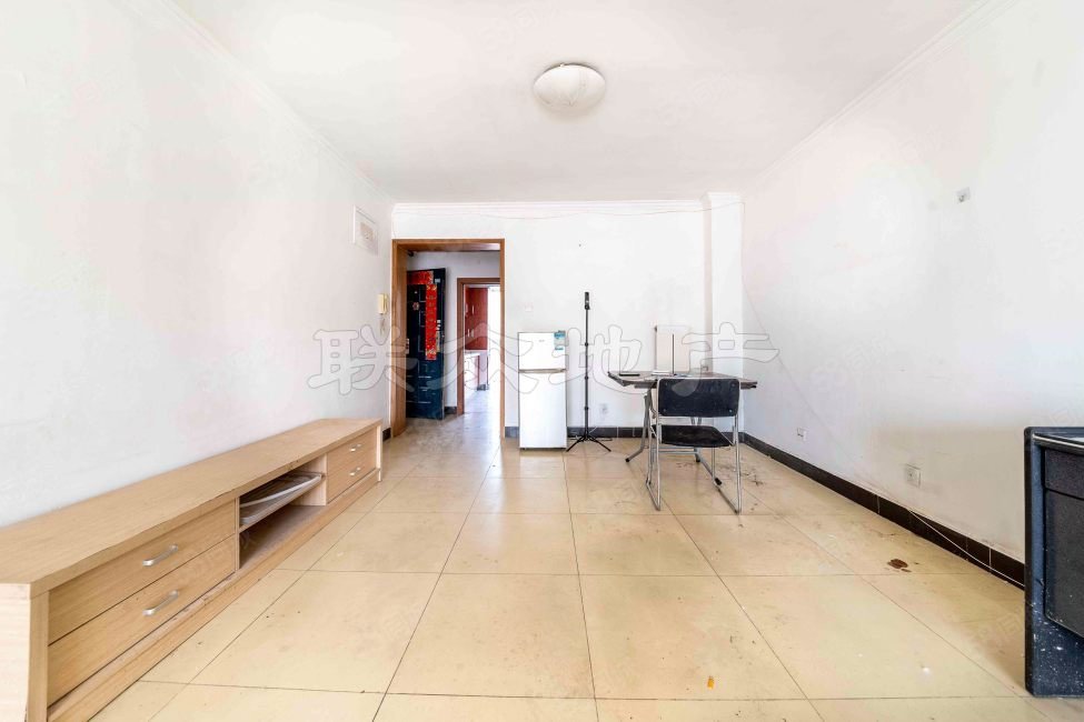 新鳳小區(qū)2室2廳1衛(wèi)87.13㎡南北195萬