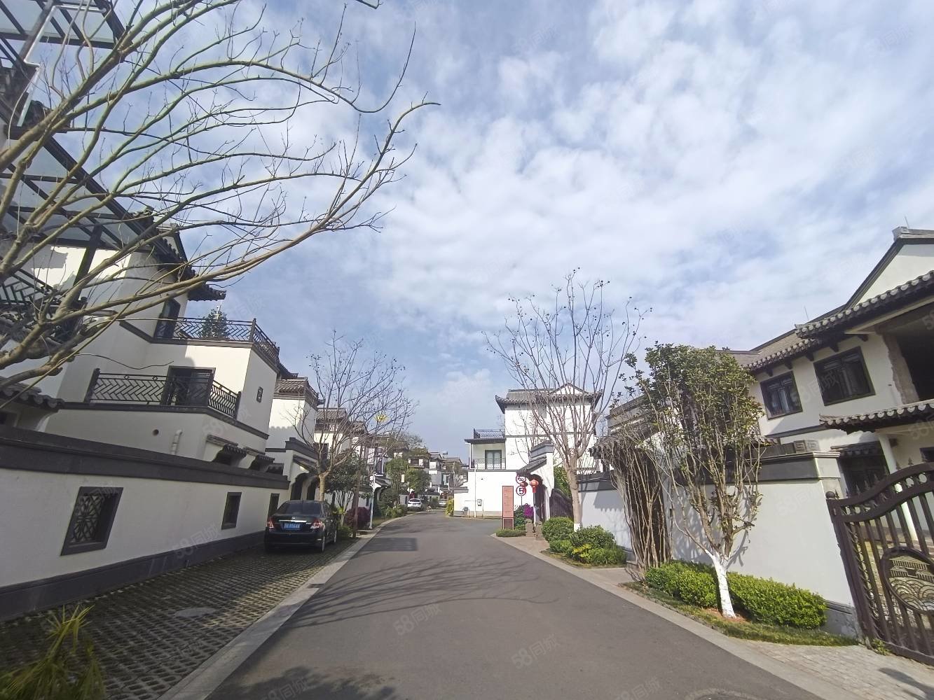 楚雄院子4室2厅3卫165㎡南北160万